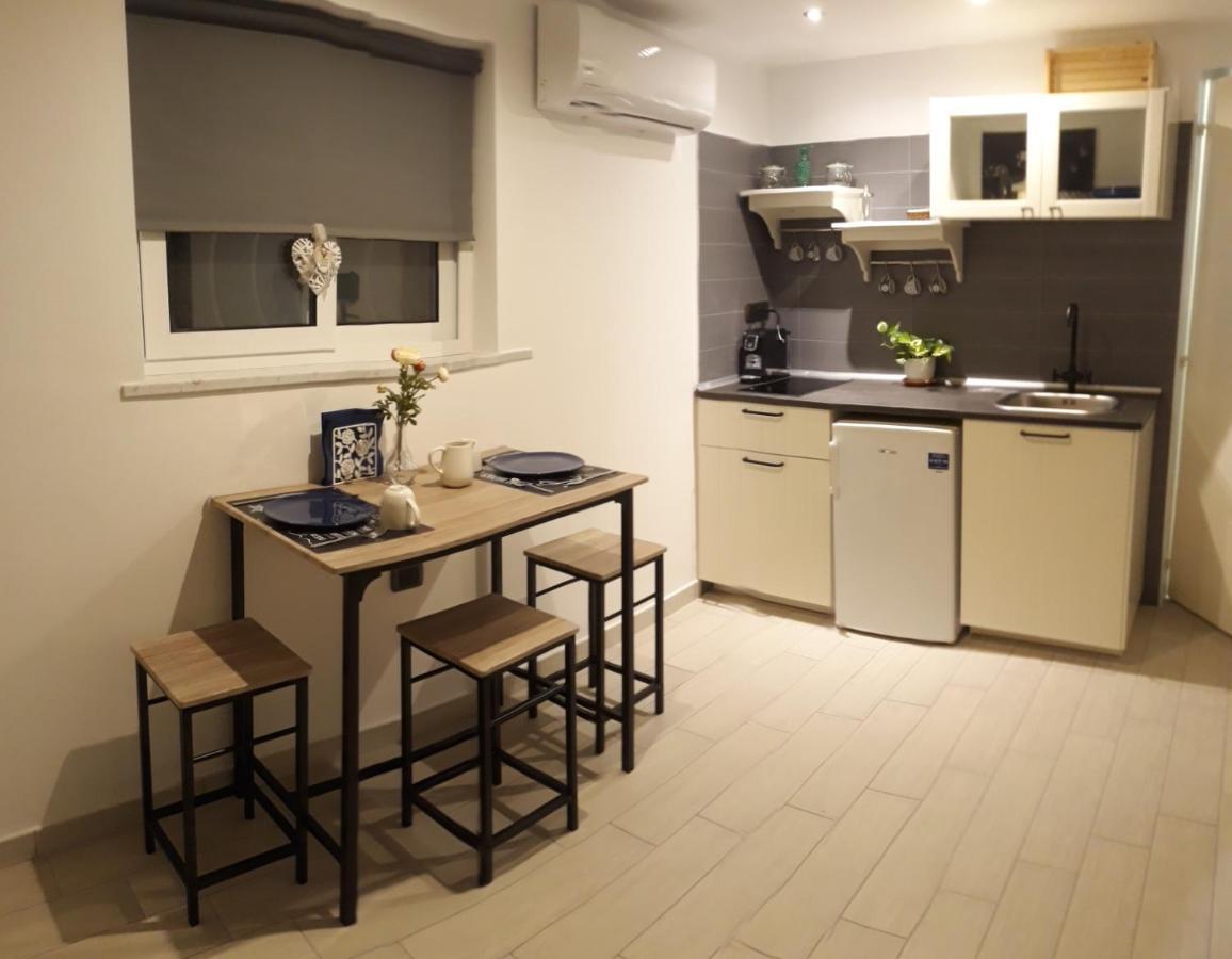 Nadine Penthouse Studio Apartment Napoli Exterior foto